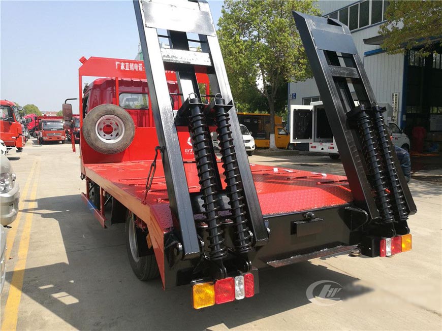 躍進藍(lán)牌平板運輸車